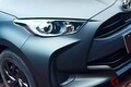 トヨタ斬新「ヤリス」特別な“艶消しブラック仕様”がカッコイイ！ クールな「筆記体ロゴ」採用に込められた“熱い想い”とは！ トヨタの「人気コンパクトカー」茨城トヨペットから寄贈！