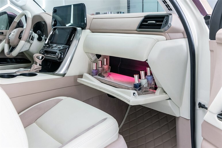 これならお化粧直しも余裕!? 移動式ドレッサー化したレクサス謹製「グラム LX コンセプト」公開