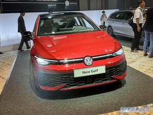 フロントマスクを刷新！フォルクスワーゲン、新型「ゴルフ」&「ゴルフヴァリアント」発表