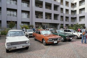 国立大学のキャンパスにクラシックカー350台を展示！ 桐生市で2万人が集まるイベントに成長