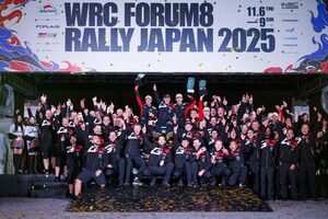 トヨタ、母国で3大会連続優勝と2回目の表彰台独占。オジエとエバンスの王者争いは最終戦決着へ／第13戦ラリージャパン