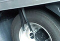 タイヤ磨きのゴムにアースベルトにロゴが光るスピーカー！　昭和＆平成オヤジ感涙のほぼ消滅した自動車パーツ