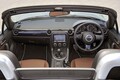 【10年ひと昔の新車】マツダ ロードスターRHTは、ショートトリップの相棒にも最高の1台だった