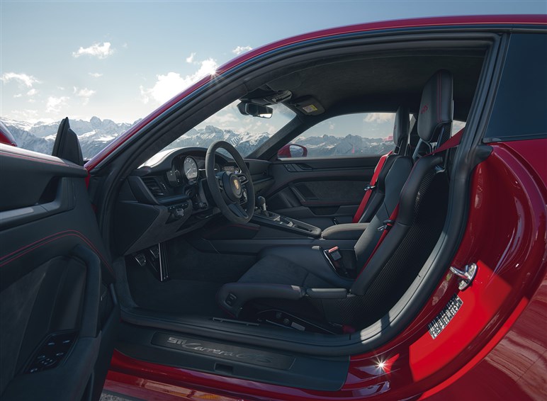 【朗報】新型「718ケイマン／ボクスター」はエンジン車もラインアップ。ただし、しばらくは現行型を安く併売か