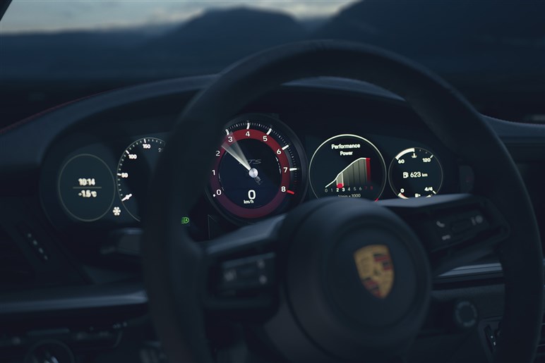 【朗報】新型「718ケイマン／ボクスター」はエンジン車もラインアップ。ただし、しばらくは現行型を安く併売か