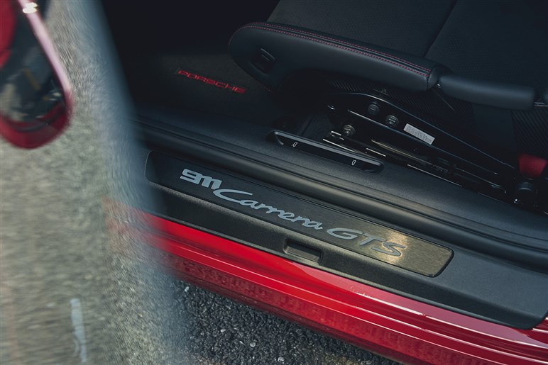 【朗報】新型「718ケイマン／ボクスター」はエンジン車もラインアップ。ただし、しばらくは現行型を安く併売か