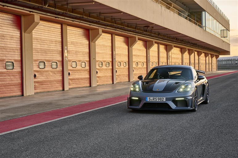 【朗報】新型「718ケイマン／ボクスター」はエンジン車もラインアップ。ただし、しばらくは現行型を安く併売か