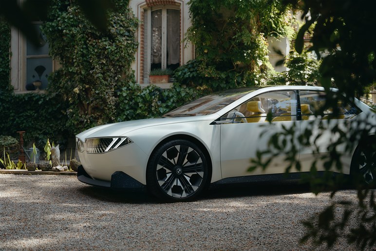 【衝撃】BMW「5シリーズ」が史上最大級の“顔面整形”を敢行。ノイエ・クラッセ顔の最新予想がコレ
