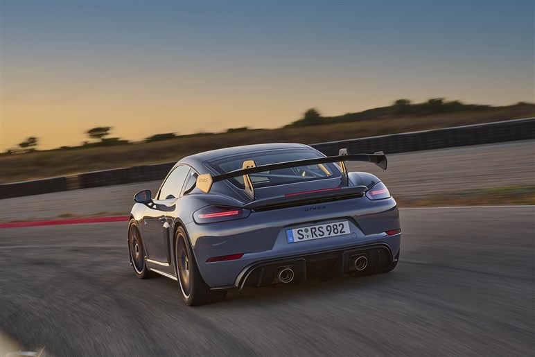 【朗報】新型「718ケイマン／ボクスター」はエンジン車もラインアップ。ただし、しばらくは現行型を安く併売か