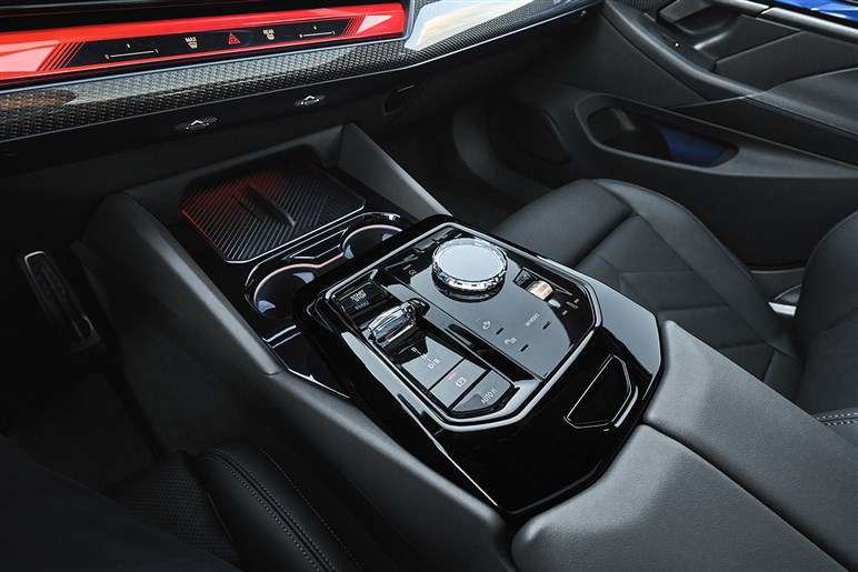 【衝撃】BMW「5シリーズ」が史上最大級の“顔面整形”を敢行。ノイエ・クラッセ顔の最新予想がコレ