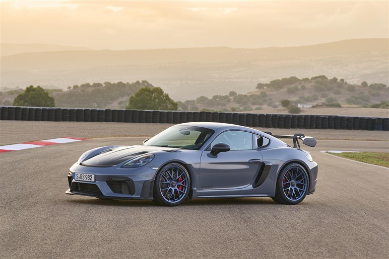 【朗報】新型「718ケイマン／ボクスター」はエンジン車もラインアップ。ただし、しばらくは現行型を安く併売か