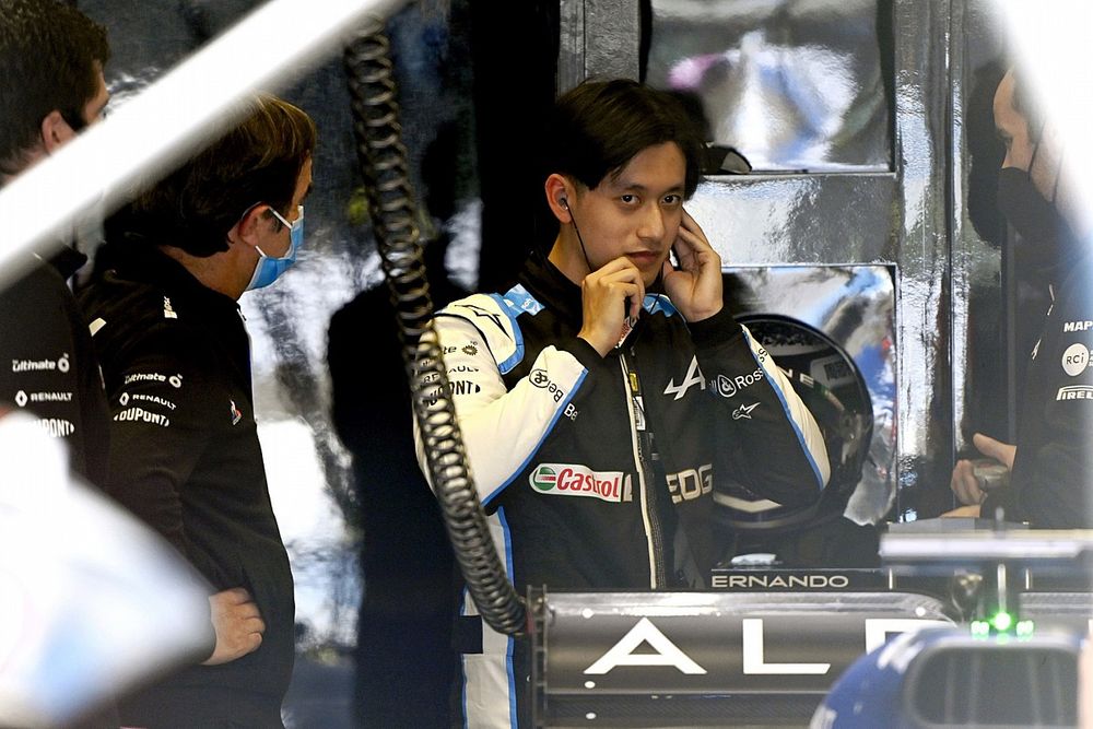 初の中国人F1ドライバー、周冠宇への批判は”不当”。F2で競い合うピアストリ断言「成績も伴っている」