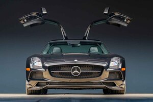 新車時の約4倍、約1億2000万円で落札！ メルセデス・ベンツ「SLS AMG ブラックシリーズ」は走行距離800キロの新車同然の状態でした