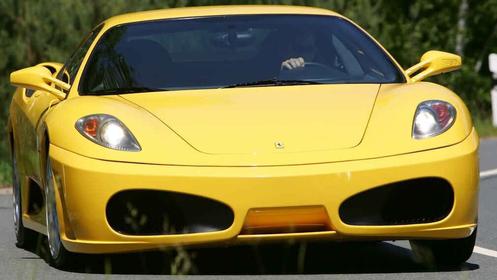 【このF430なんぼ？】誕生から20年　いまやヤングタイマーとなった「フェラーリF430」はどれほどお手頃価格なのか？その走りと購入価格をチェック！