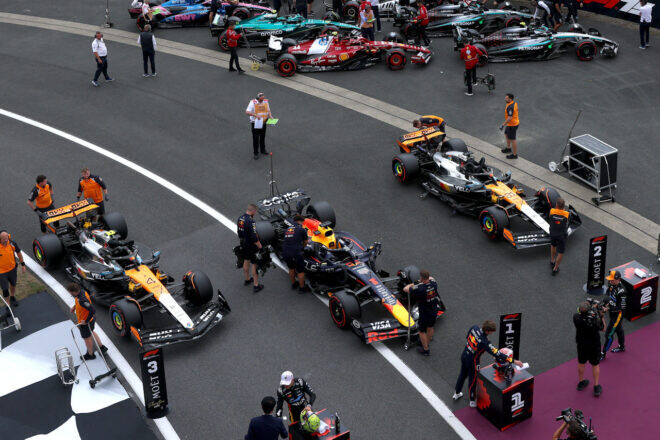 初日苦戦のフェルスタッペン、低ダウンフォースに変更しポール達成「アンダーステアを修正してプッシュ可能になった」