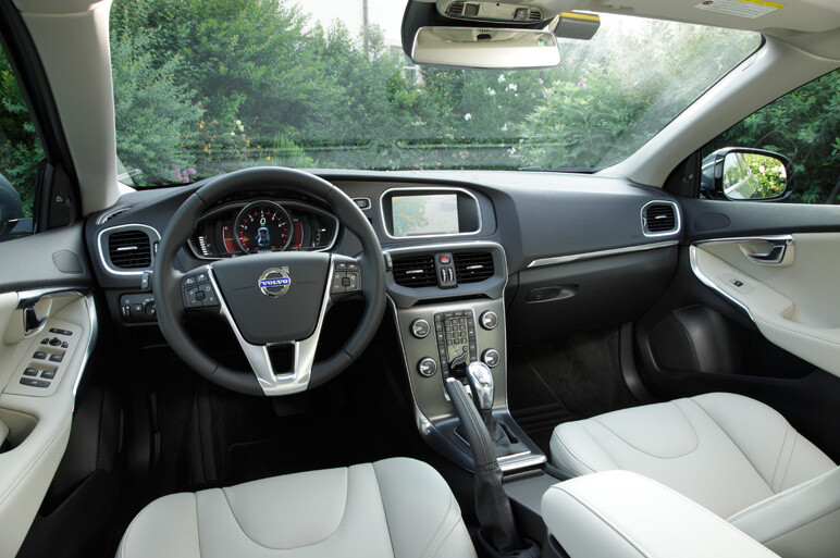 ボルボV40、北欧製ハッチバックに海外試乗！