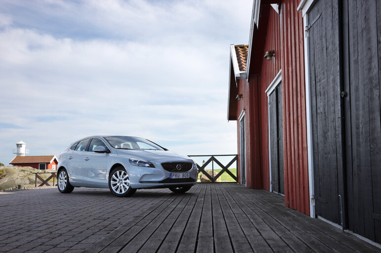 ボルボV40、北欧製ハッチバックに海外試乗！