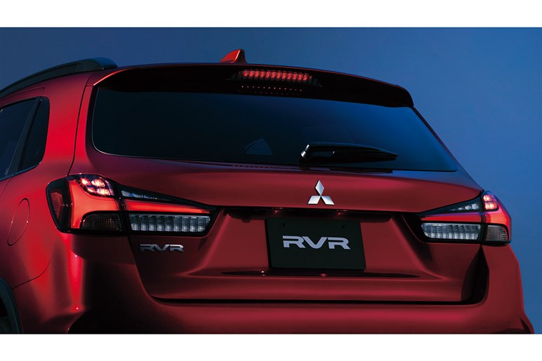 RVRの次期モデル？ 三菱がイケメン顔の新型コンパクトSUVを先行公開！