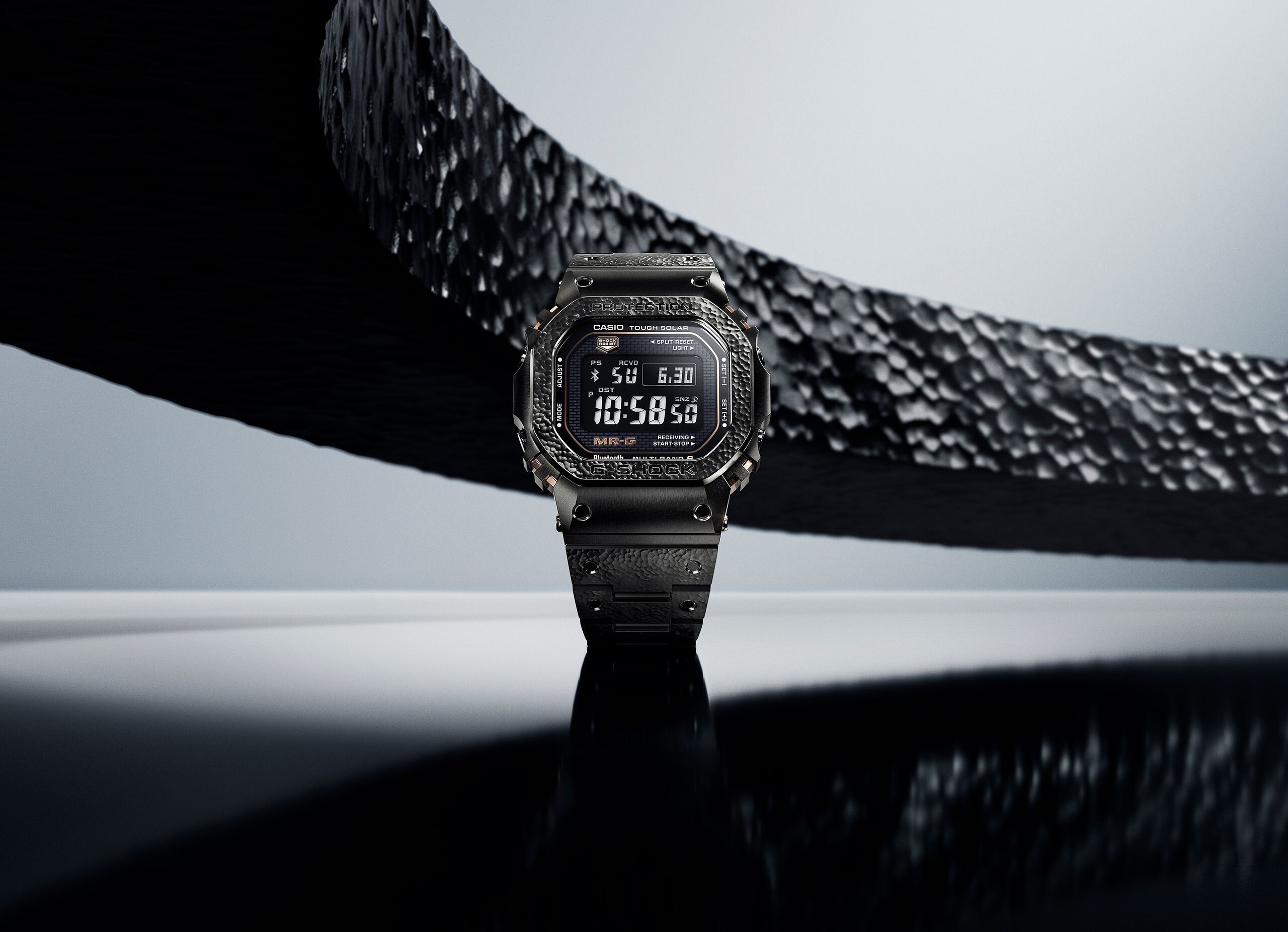 価格は93万5000円！ G-SHOCK「5000」シリーズに、日本の伝統技法を施した角型フォルムの新作が登場！──GQ新着ウォッチ