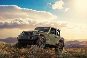 【ミリタリーグリーンのショートボディ】ジープ・ラングラー、2ドアモデルを150台限定で11月15日より発売