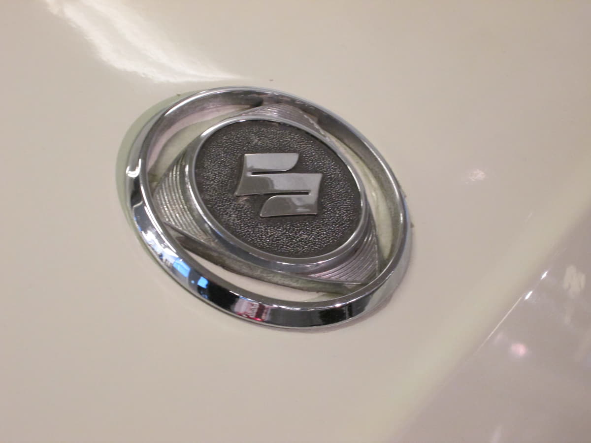 立体ウサギ に 大阪城 驚きの エンブレム を装着した国産旧車６選 Auto Messe Web 自動車情報サイト 新車 中古車 Carview