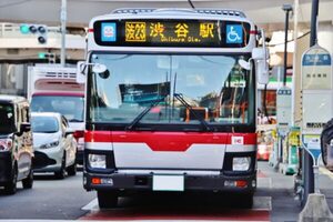 「正しく知っていますか？」警察庁の注意喚起投稿に反響！「オレ様運転手が多くて」「マジで知らない人いる」 罰せられる“発進妨害”とは