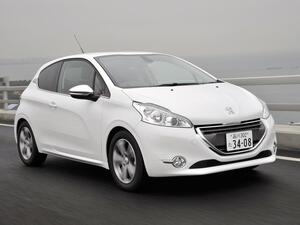 【10年ひと昔の新車】プジョー 208のオシャレな3ドアも、いよいよ販売が開始された