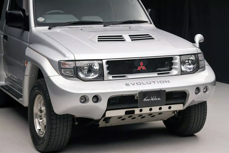 22万kmでも海外オークションで400万円超えた三菱「パジェロ エボ」。もし左ハンドルがあったらもっと高値になってたかも？