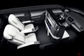 話題のトヨタ 新型「ハイエース／グランビア」レクサス「LM300h」は日本導入するのか