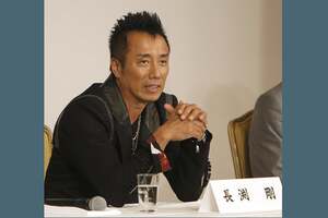 「長渕剛」の“愛車”「“高級”外車」どんなクルマ？ “3000万円超え”「スポーツカー」に「憧れる」声も！ 「渋さが際立っている」イギリス車が話題に