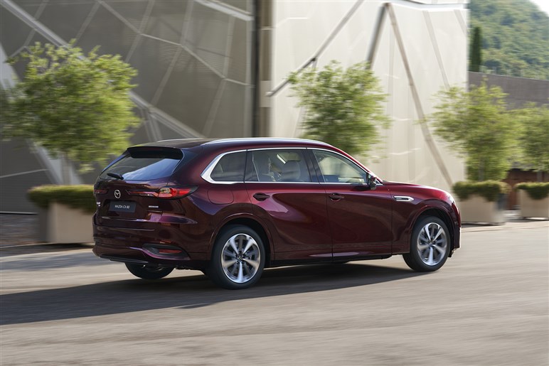 【ジャパンタクシーにも台数負け】マツダ渾身の「CX-60」今年大苦戦のワケ。切り札はあるか？