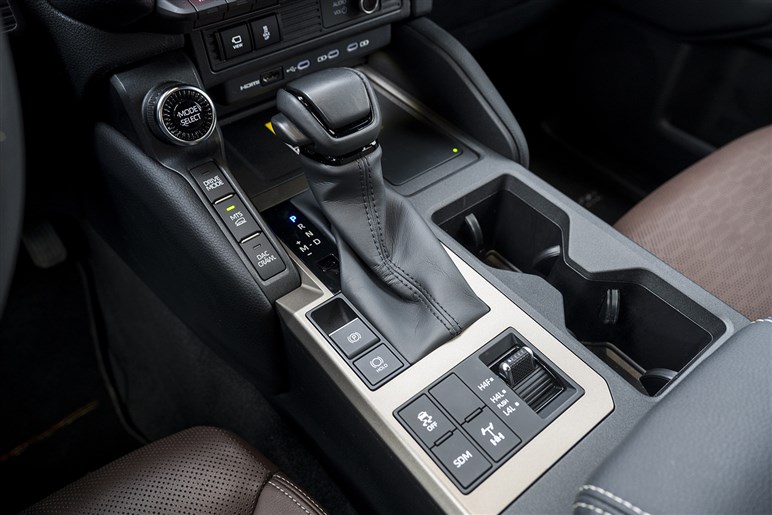 【ジャパンタクシーにも台数負け】マツダ渾身の「CX-60」今年大苦戦のワケ。切り札はあるか？