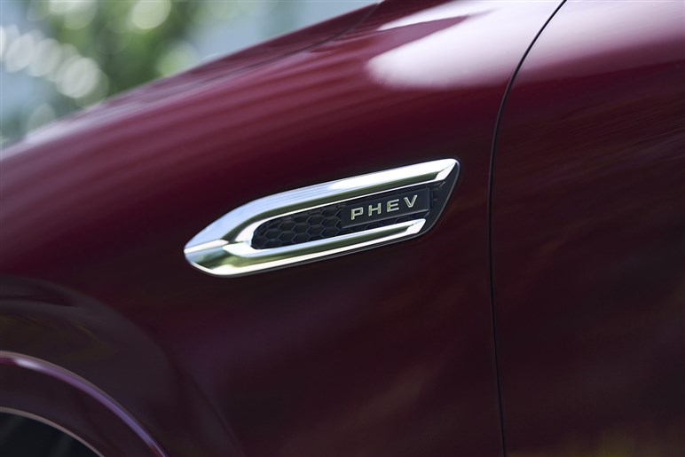 【ジャパンタクシーにも台数負け】マツダ渾身の「CX-60」今年大苦戦のワケ。切り札はあるか？