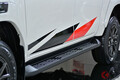 トヨタ新型「ハイラックスGRスポーツ」発表！ TOYOTA強調グリル＆ローダウン仕様設定でド迫力 タイで登場