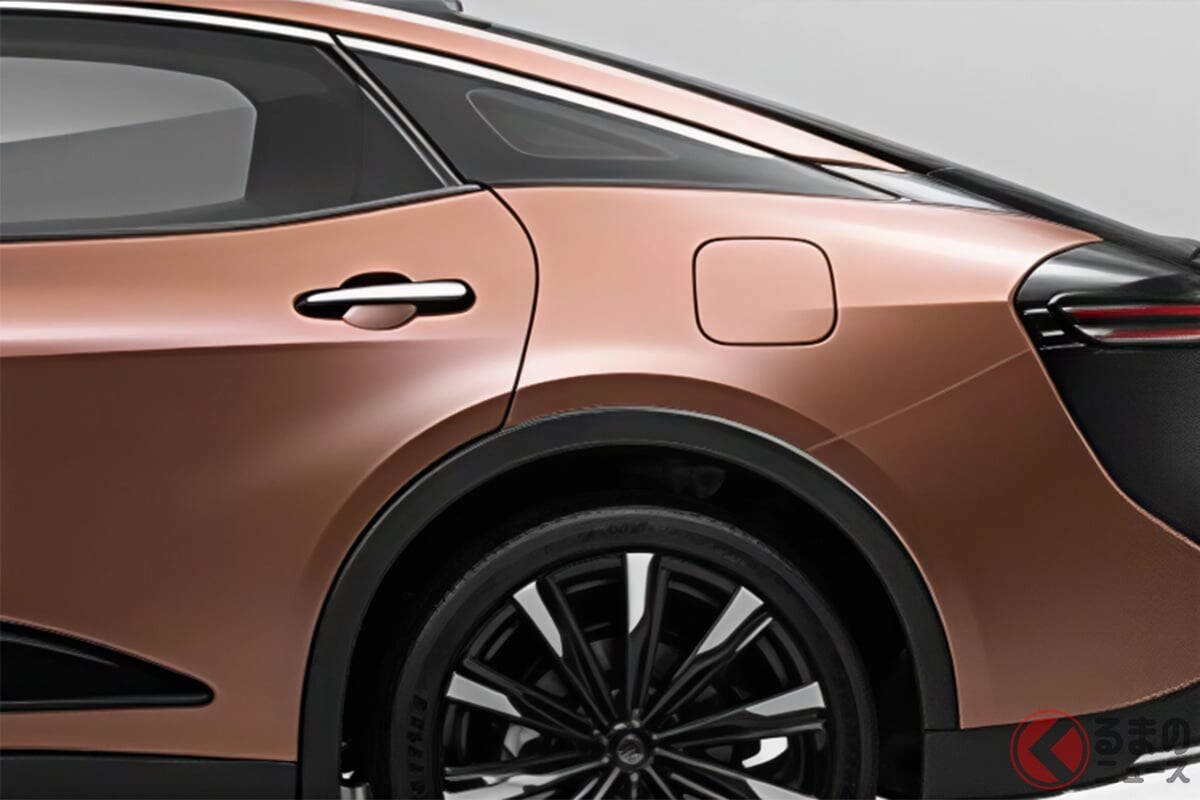 約825万円！ トヨタ最新「クラウンマジェスタ」がスゴイ！ “5年ぶり”に復活も「セダン」じゃない“タフボディ”＆「340馬力超え」パワトレ採用！ 往年の「最上級モデル」サウジアラビア仕様って？