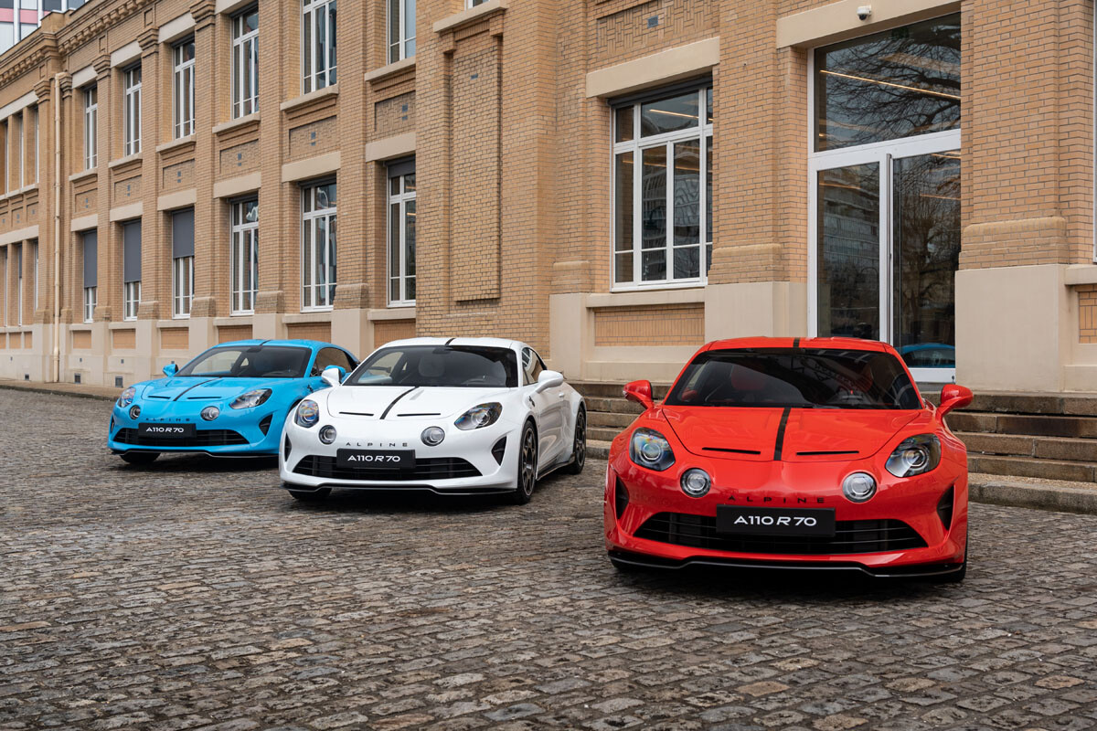 【アルピーヌ】ルーフにはカーボン地の記念ロゴ A110 R70に70周年記念限定モデルが登場