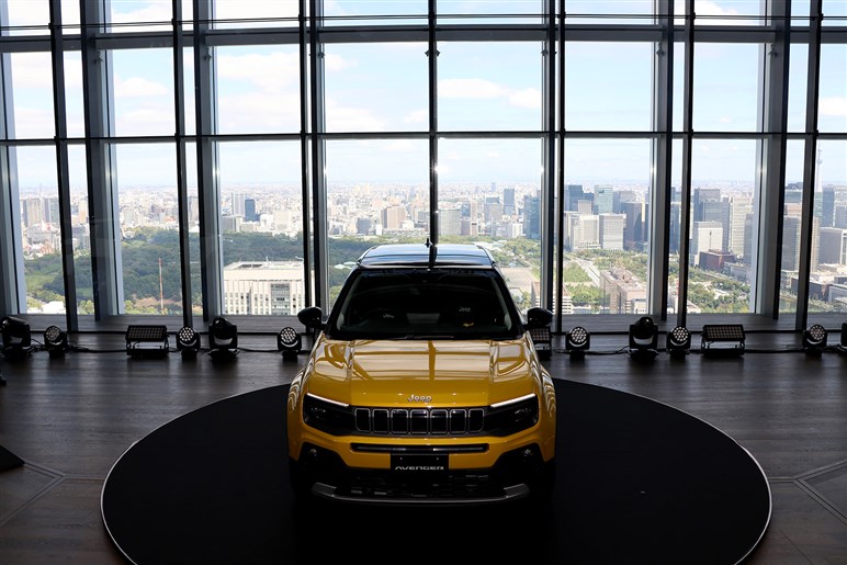 ヤリスクロスとほぼ同サイズ！　最小ジープ「アベンジャー」はFF＆EVのみで580万円。限定150台のローンチエディションも登場