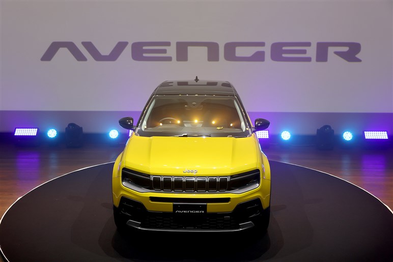ヤリスクロスとほぼ同サイズ！　最小ジープ「アベンジャー」はFF＆EVのみで580万円。限定150台のローンチエディションも登場