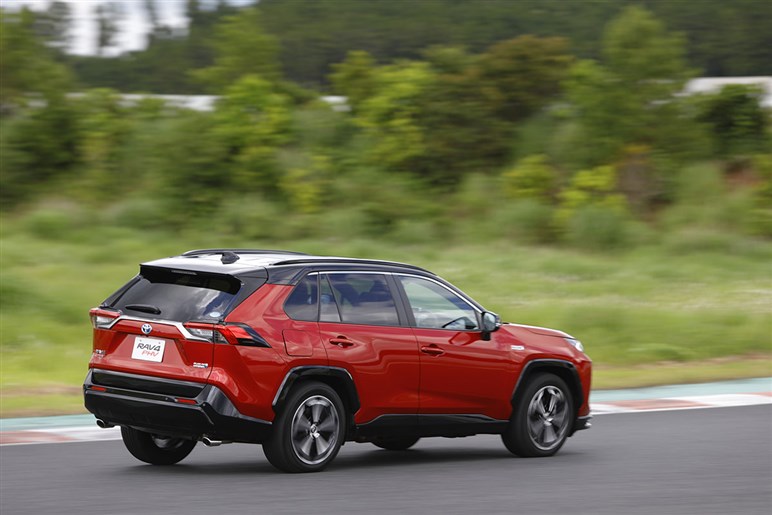 これはハリアーより…RAV4 PHVは新世代システム搭載で0-100＝6秒、EV航続距離95kmの充実スペック