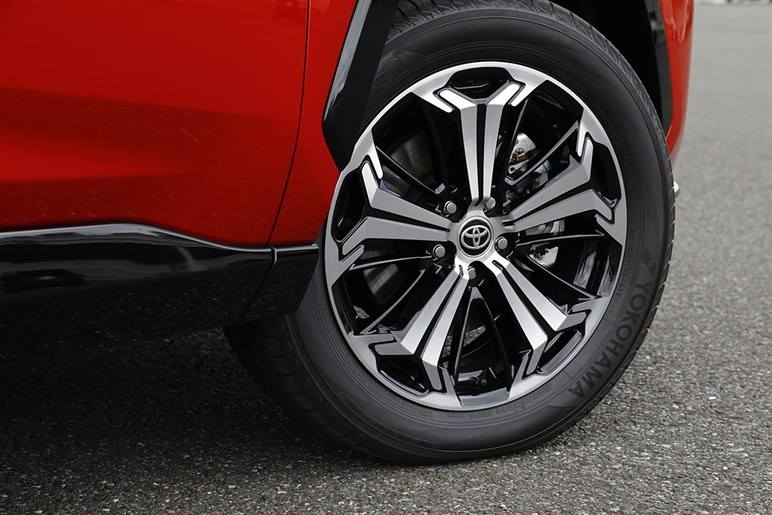 これはハリアーより…RAV4 PHVは新世代システム搭載で0-100＝6秒、EV航続距離95kmの充実スペック