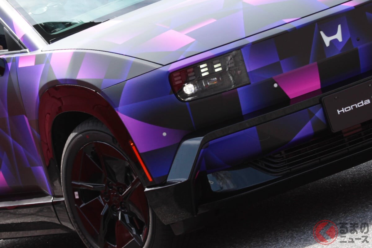 【イギリス】ホンダ「新型SUV」初公開へ！ 流麗ボディ＆斬新「U字テールライト」採用！ “めちゃ広ッ室内空間”も魅力！ 2026年発売予定の「Honda 0 SUV」プロトタイプ欧州に登場！