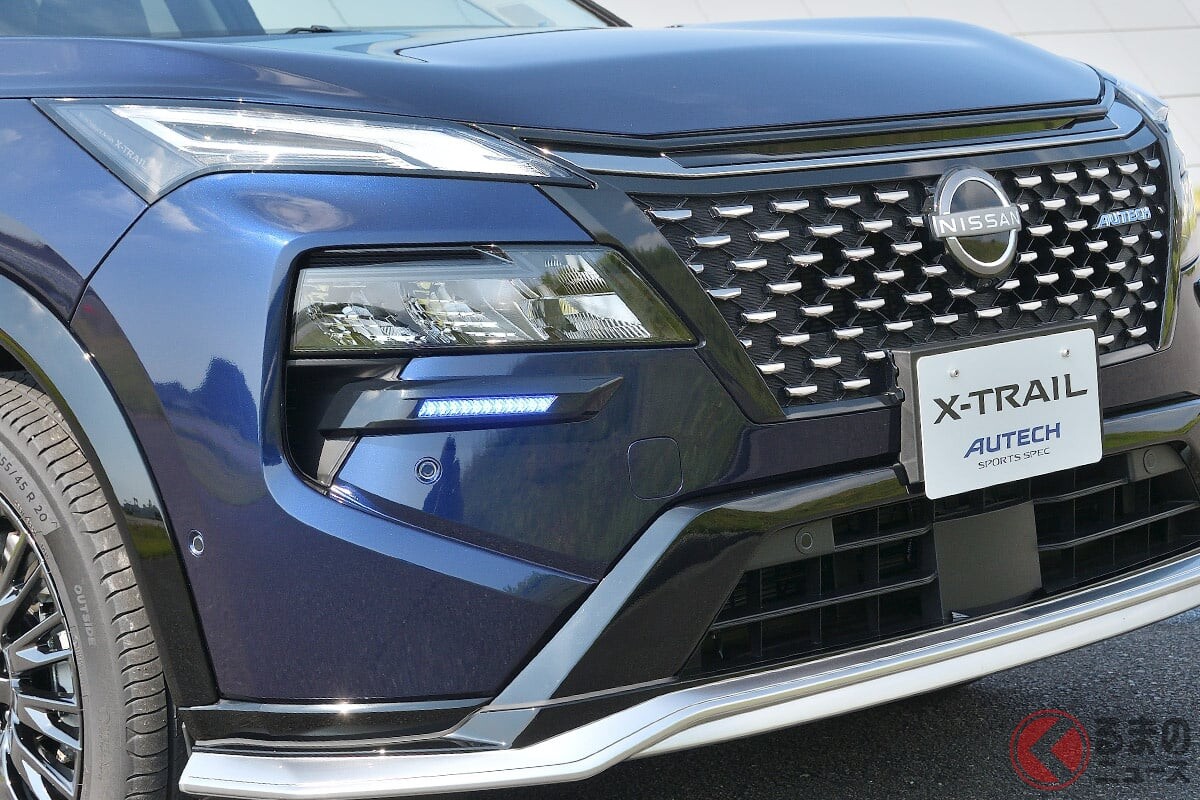 新車590万円！ 日産「新型エクストレイルAUTECH」発売！ キラリと光るグリル×黒青の上質内装がカッコいい！ 走りを追求した「スポーツスペック」新設定！ 何が変わった？