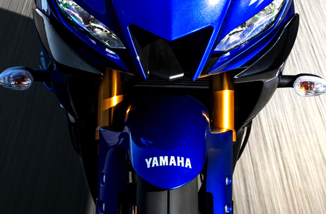睨みの効いたヘッドライト 躍動感あふれるテールデザイン Motogpマシンを彷彿させるヤマハ Yzf R3 Yzf R25 Dime 自動車情報サイト 新車 中古車 Carview