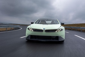 BMW、革新的な高性能EVプロトタイプ公開　次期『M3』の実験車両