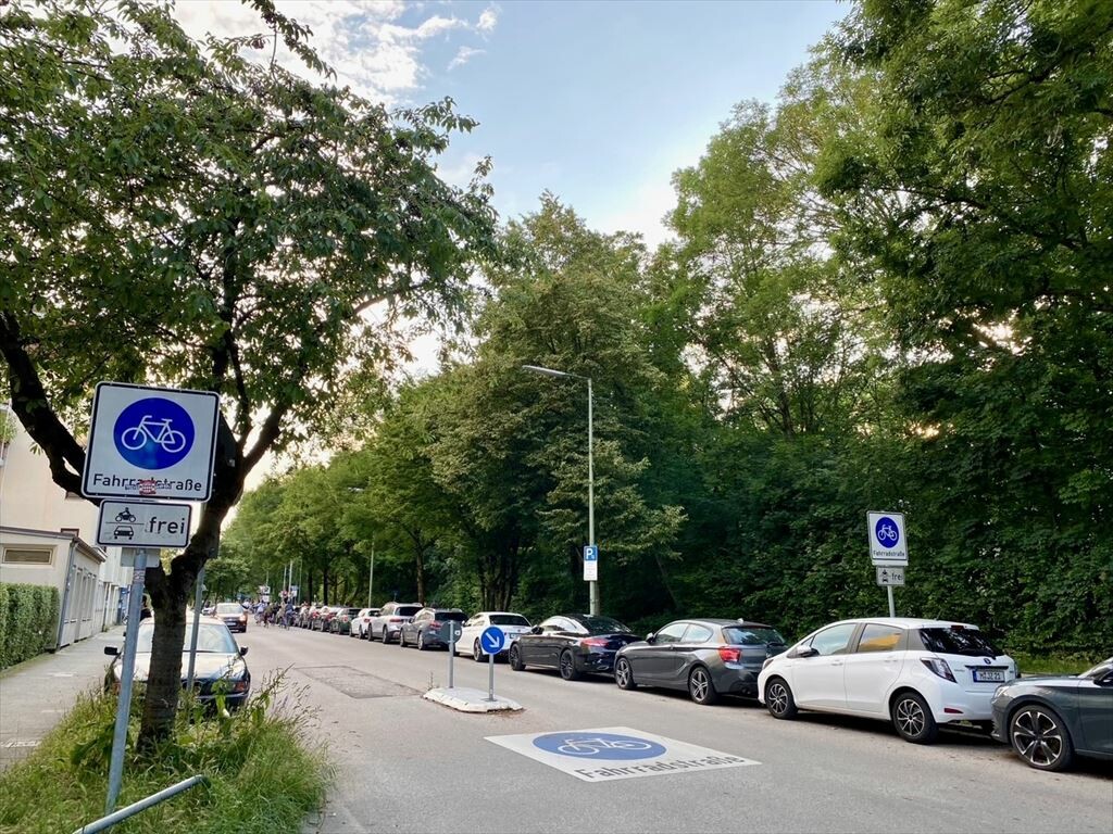 いまやドイツでは縦列駐車でバンパーをぶつけて停めるのはNGなんです！【池ノ内ミドリのジャーマン日記】