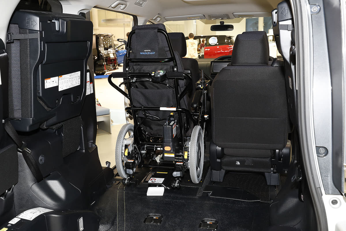 車いす乗車 でクルマの長距離移動は意外と辛い 高齢化社会に向けた解決策を探る Auto Messe Web 自動車情報サイト 新車 中古車 Carview
