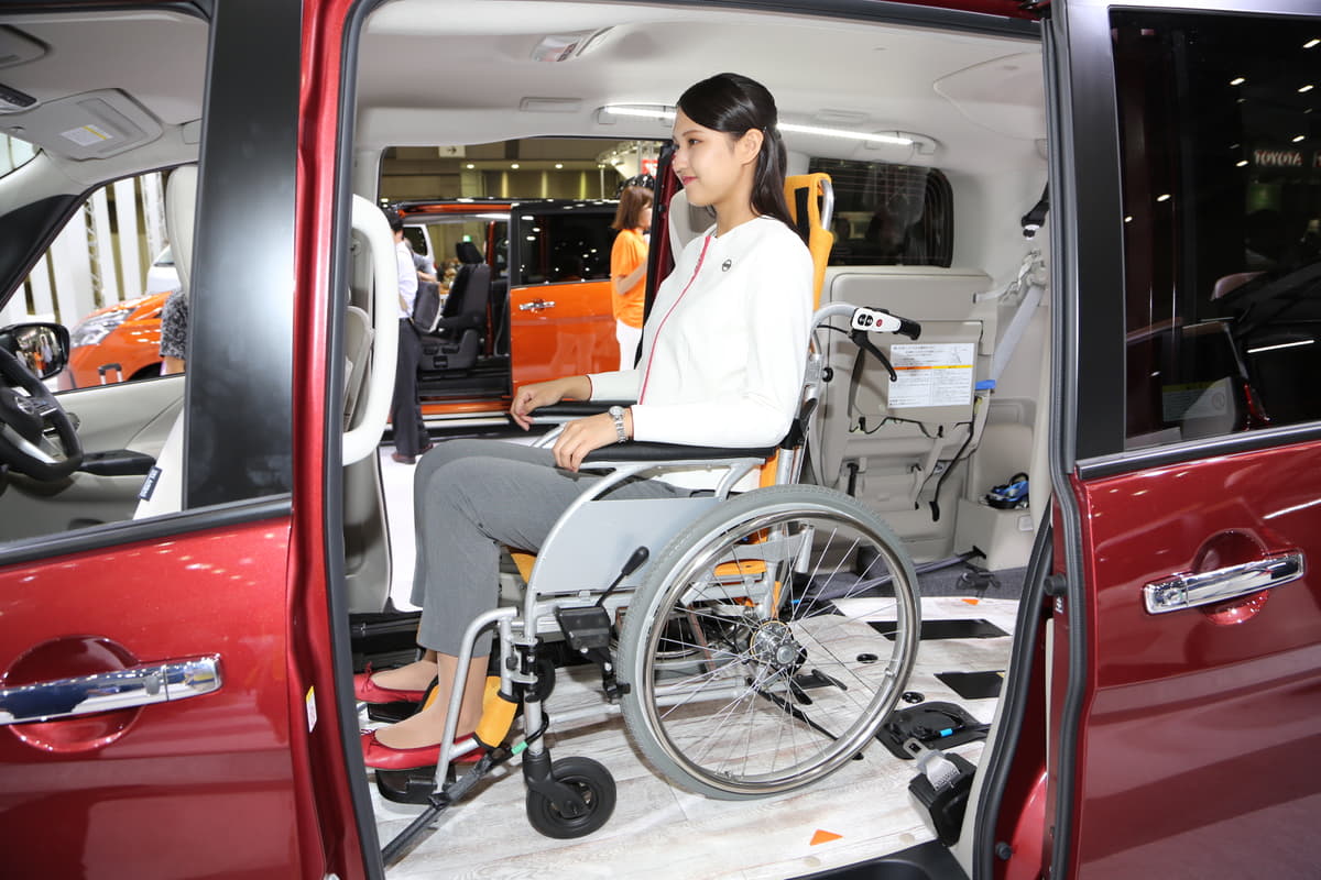 車いす乗車 でクルマの長距離移動は意外と辛い 高齢化社会に向けた解決策を探る Auto Messe Web 自動車情報サイト 新車 中古車 Carview