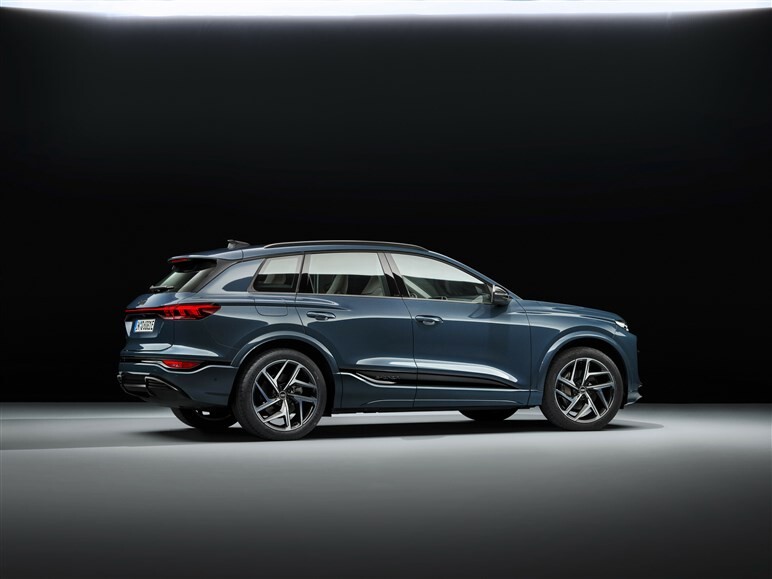 10分充電で最大255km走れます！ アウディの新型SUV「Q6 e-tron」は最新技術が満載