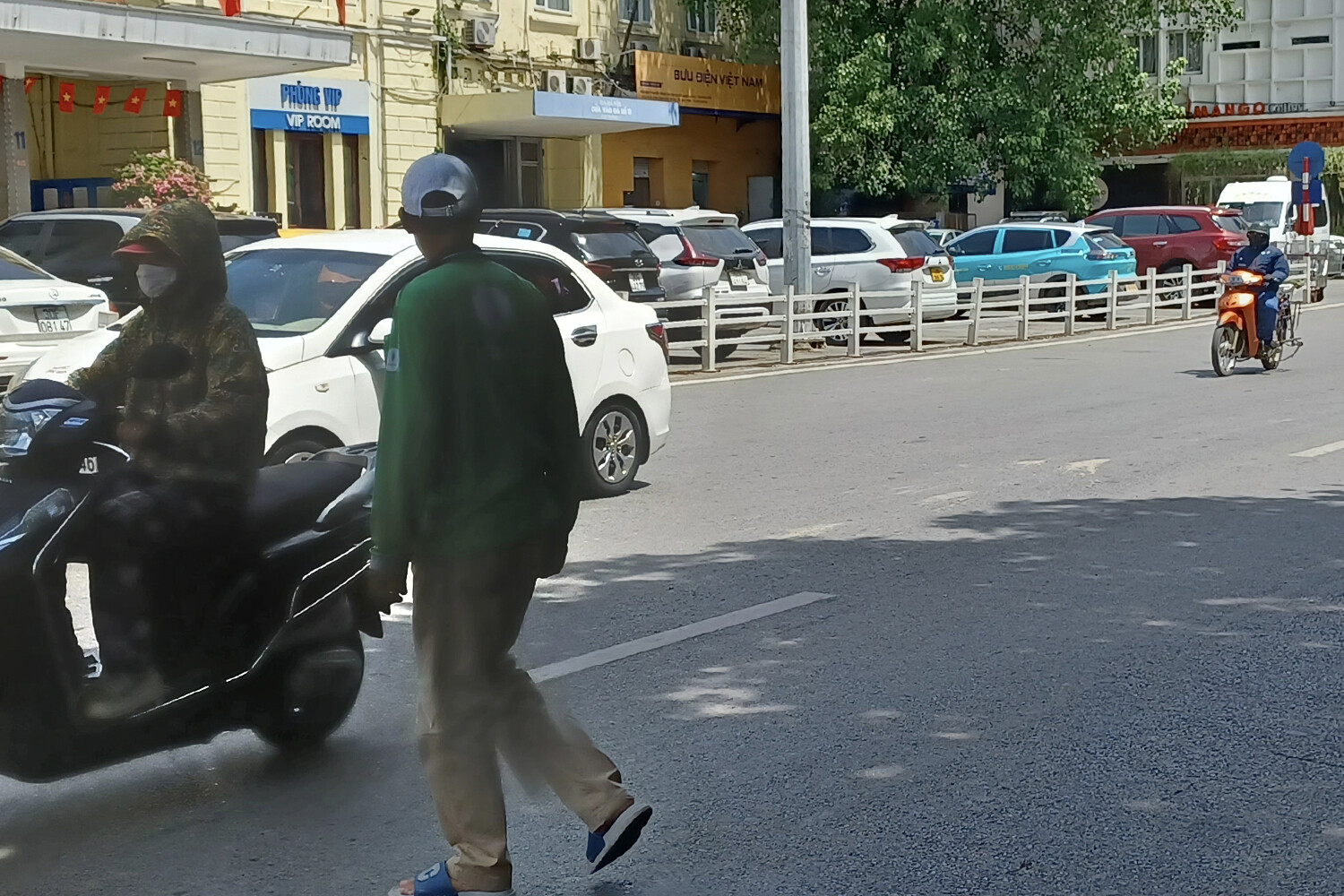 信号があっても信用したら終わり！　アジアの道路横断はガチで命がけだった