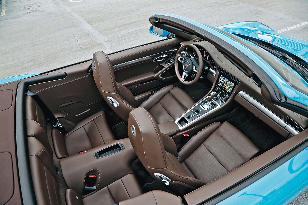 真冬に4シーターオープンを味わい尽くす ポルシェ911ターボ フェラーリ カリフォルニアt編 Playback Genroq 17 Genroq Web 自動車情報サイト 新車 中古車 Carview
